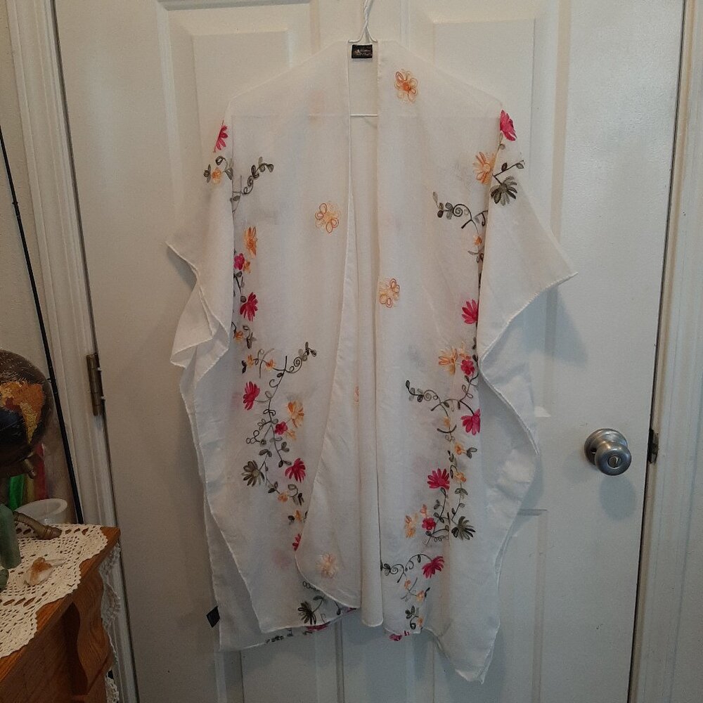LVS Collections Kimono; Sheer White w/Floral Embroidery; One Size; NWOT